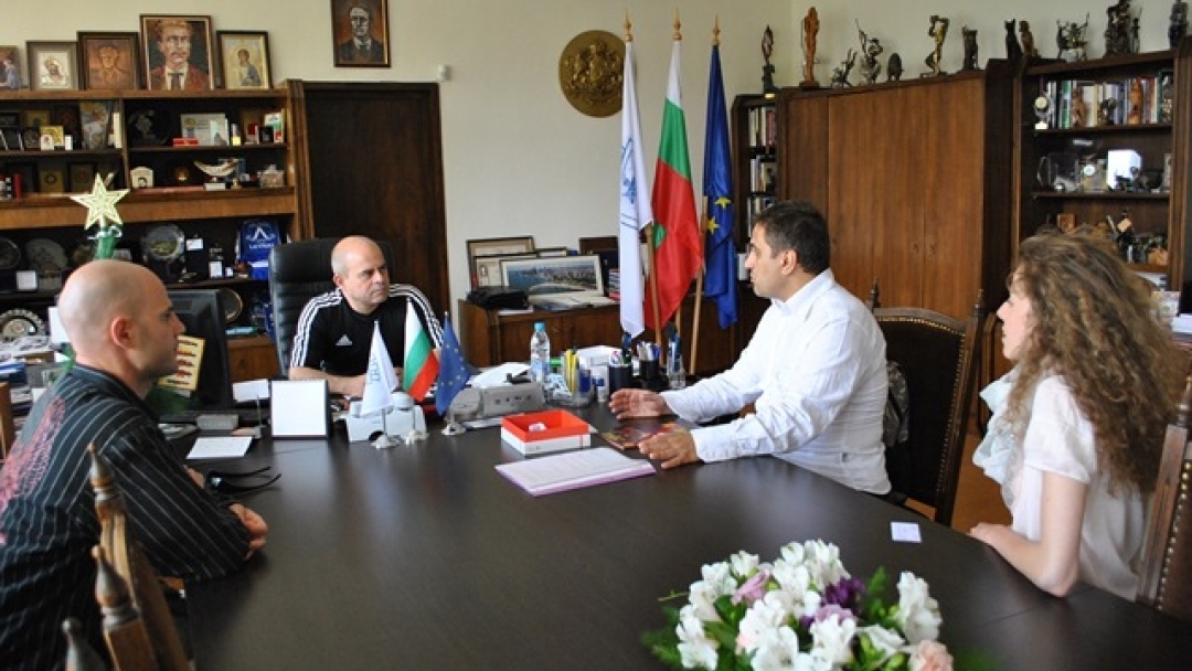 Състезатели по ушу със значка „Русе“