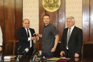 Златна значка "Русе" и званието "Почетен гражданин" получи носителят на технологичен "Оскар" Владимир Койлазов