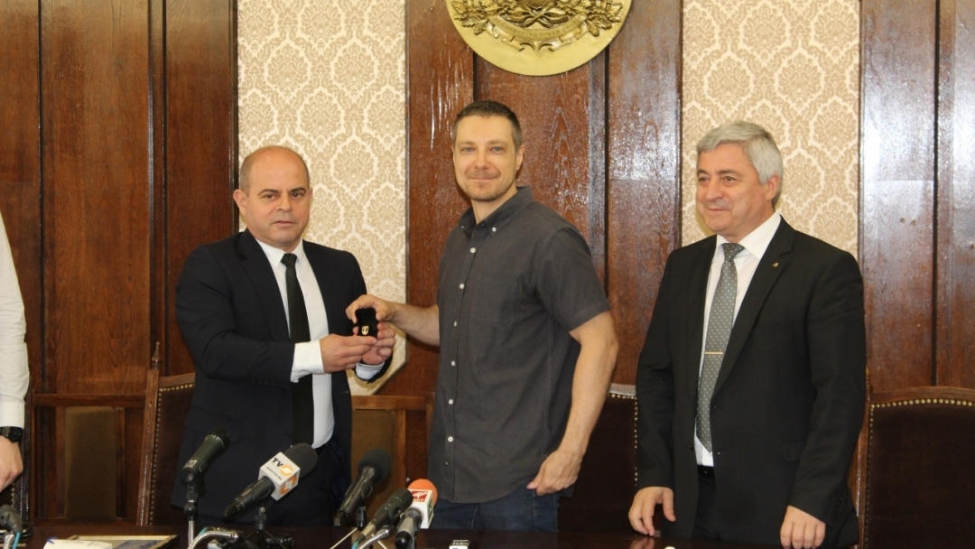 Златна значка "Русе" и званието "Почетен гражданин" получи носителят на технологичен "Оскар" Владимир Койлазов