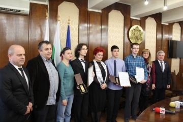 Кметът Пламен Стоилов отличи трима млади русенци с награда "Русе - 21.век"