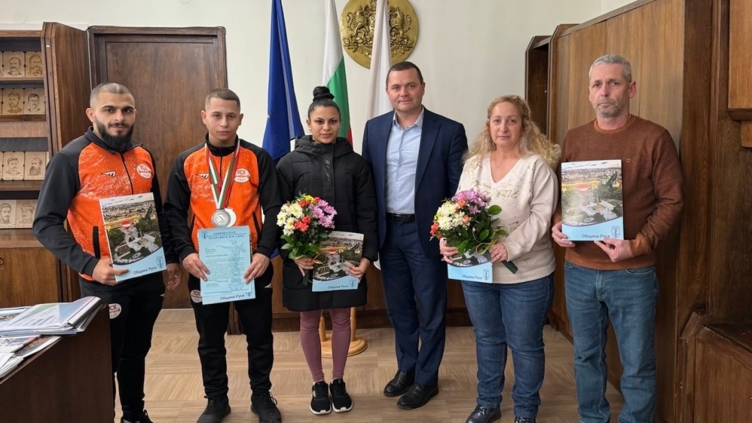 Mayor Pencho Milkov awarded the medalists of  Weightlifting Sports Club "Ruse"