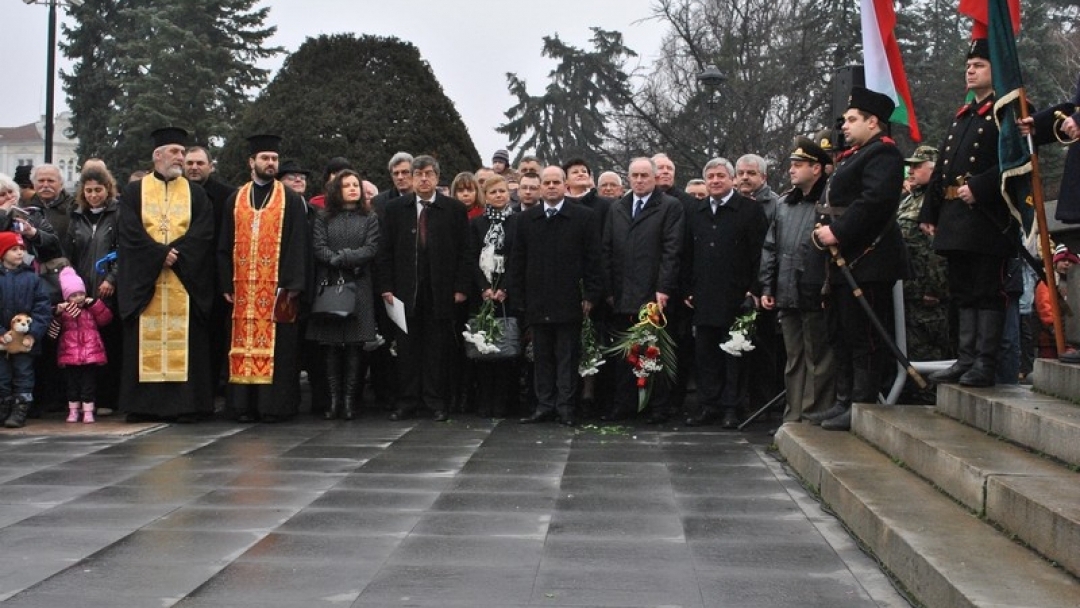 Русе отбеляза Националния празник с концерт на ансамбъл «Българе» и тържествена церемония 