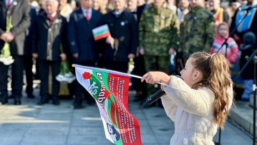 Русе отбеляза 3 март с тържествена церемония и шествие с 900-метров трибагреник