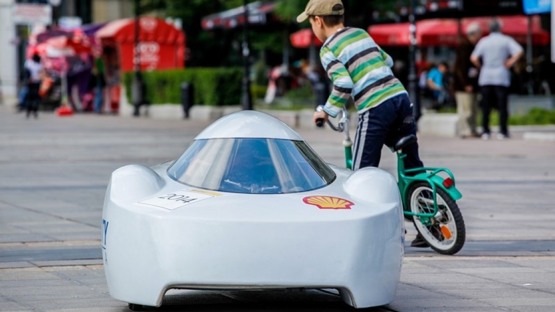 Русе изпрати студенти с електромобил на състезание в Ротердам