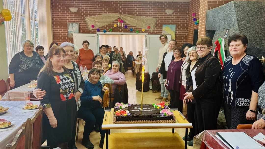 Пенсионерски клуб „Росна китка“ от Червена вода отбеляза 40 години от създаването си