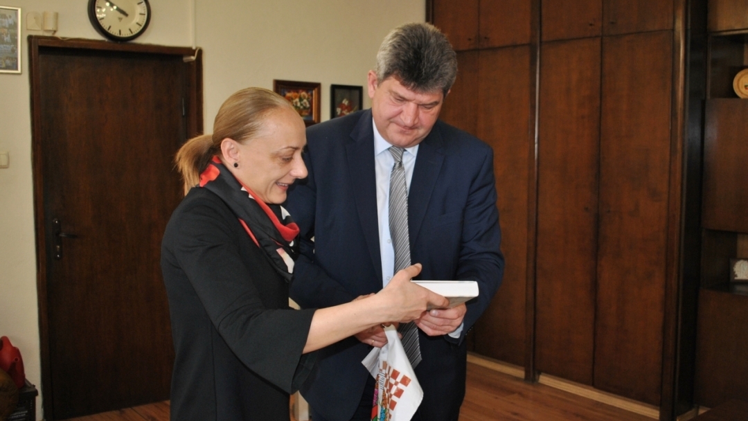 Заместник-кметът Наталия Кръстева се срещна с посланика на Беларус Владимир Воронкович