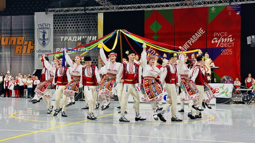 Над 800 участници представиха силата на българския фолклор в тазгодишното „Коледно надиграване“ в Русе