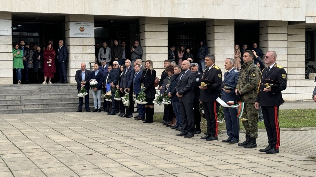 Русе почете професионалния празник на полицейските служители с тържествена церемония