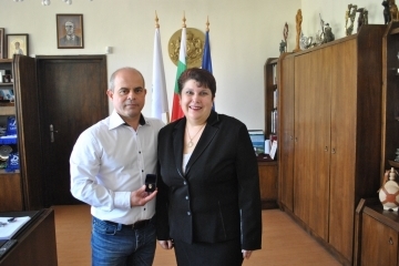 Кметът връчи златна значка „Русе“ на Наталия Константинова 