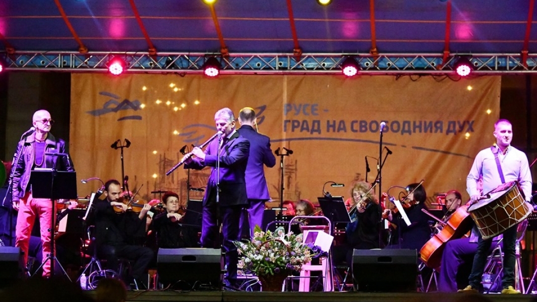 Дони, Нети и Теодосий Спасов с грандиозен концерт за Деня на независимостта