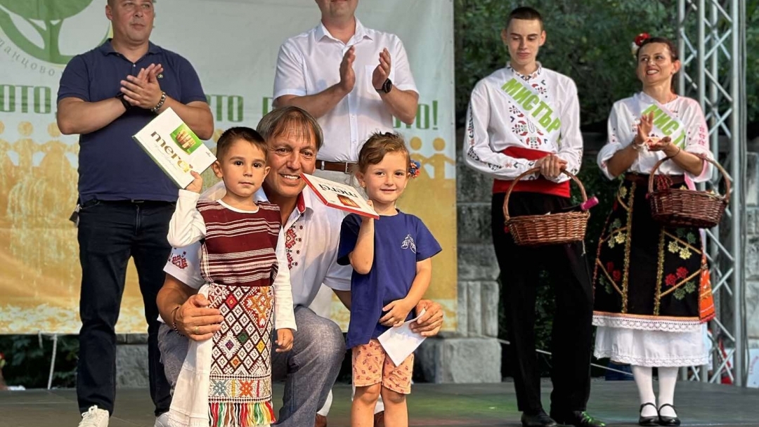 Клуб за автентични песни и танци Калипетрово са големите победители в Националния фолклорен фестивал в Николово