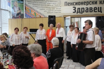 Кметът Пенчо Милков почете 40-годишния юбилей на пенсионерски клуб “Здравец” 
