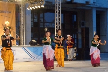 Концерт в центъра на Русе показа танцовото изкуство на три държави 