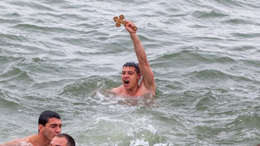 21-годишният Теодор Цветков извади кръста от ледените води на Дунава