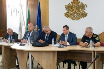 След настояване на кмета Пенчо Милков: тежкотоварният трафик от Русе ще се разпределя във вътрешността на страната