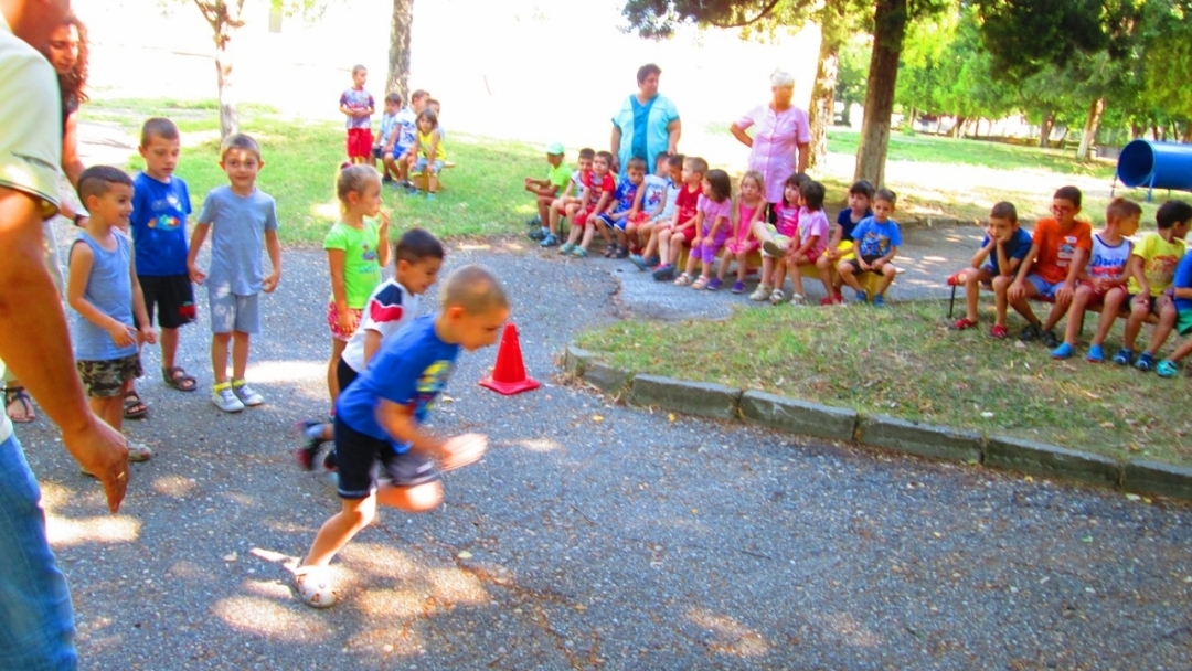Над 60 деца участваха в лекоатлетическа надпревара в ЦДГ „Незабравка“