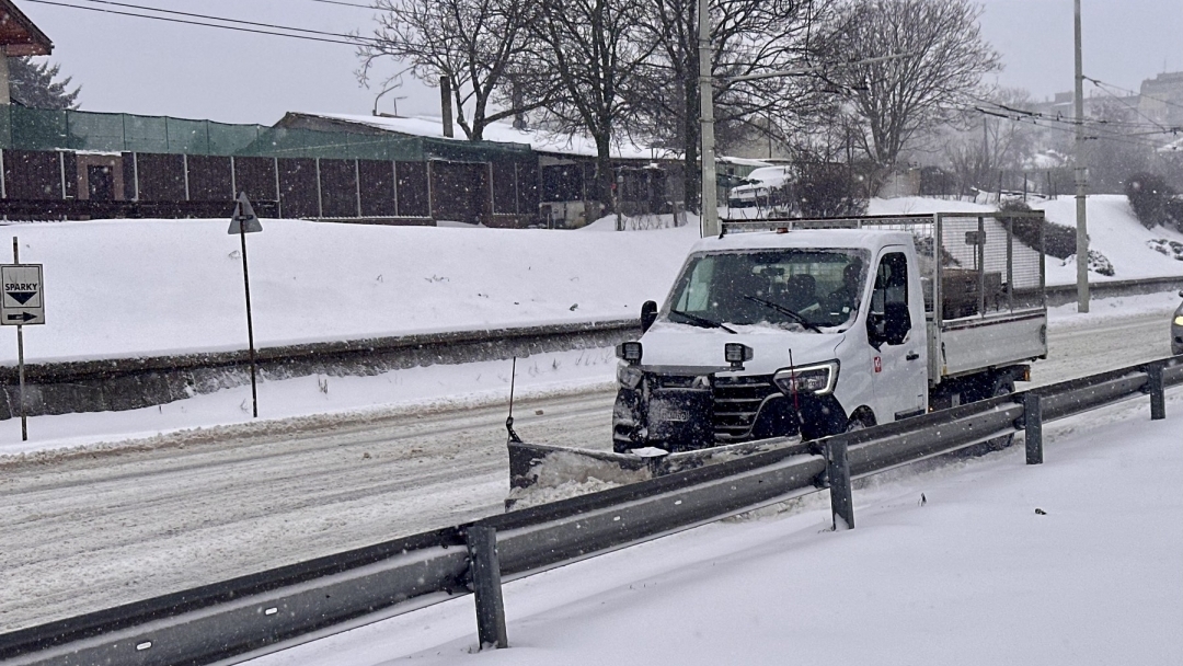 Проходимостта на пътната мрежа в Русе и общината се поддържа при усложнени зимни условия