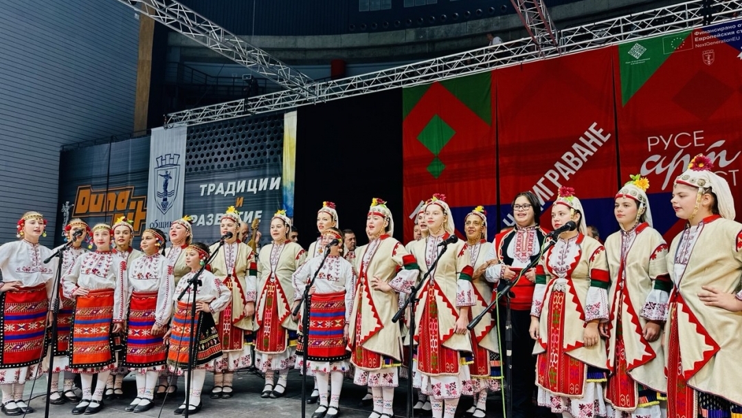 Над 800 участници представиха силата на българския фолклор в тазгодишното „Коледно надиграване“ в Русе