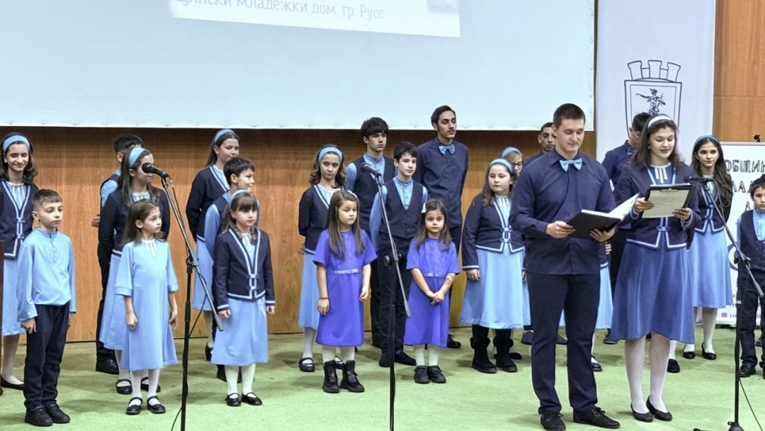 Хорове от Русе и Гюргево обединиха коледните си послания в концерта „Тиха нощ, свята нощ“  