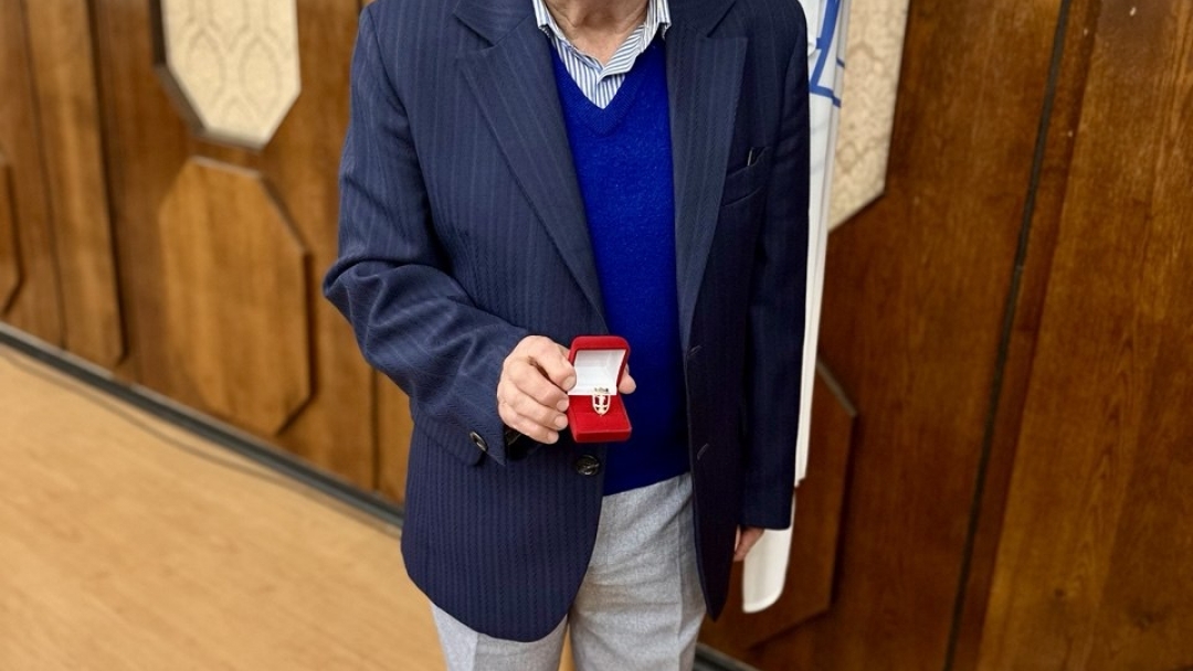 Кметът Пенчо Милков отличи Хачик Лебикян със златна значка за приноса му към културния и обществен живот на Русе