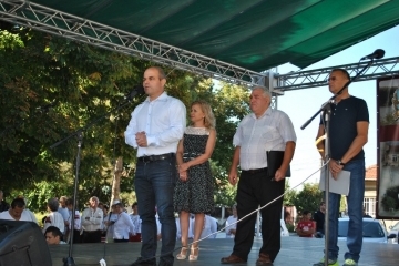 52 фолклорни състава от България и Румъния на „САНДРОВО ПЕЕ И ТАНЦУВА”