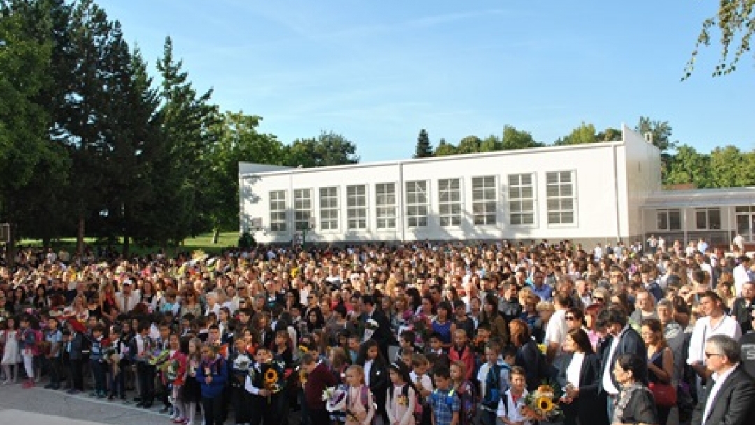 Пламен Стоилов присъства на откриването на учебната година в СОУ за европейски езици