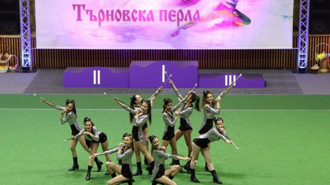 Русенските мажоретки от „Екстрийм“ се завърнаха с три призови награди от състезание във Велико Търново