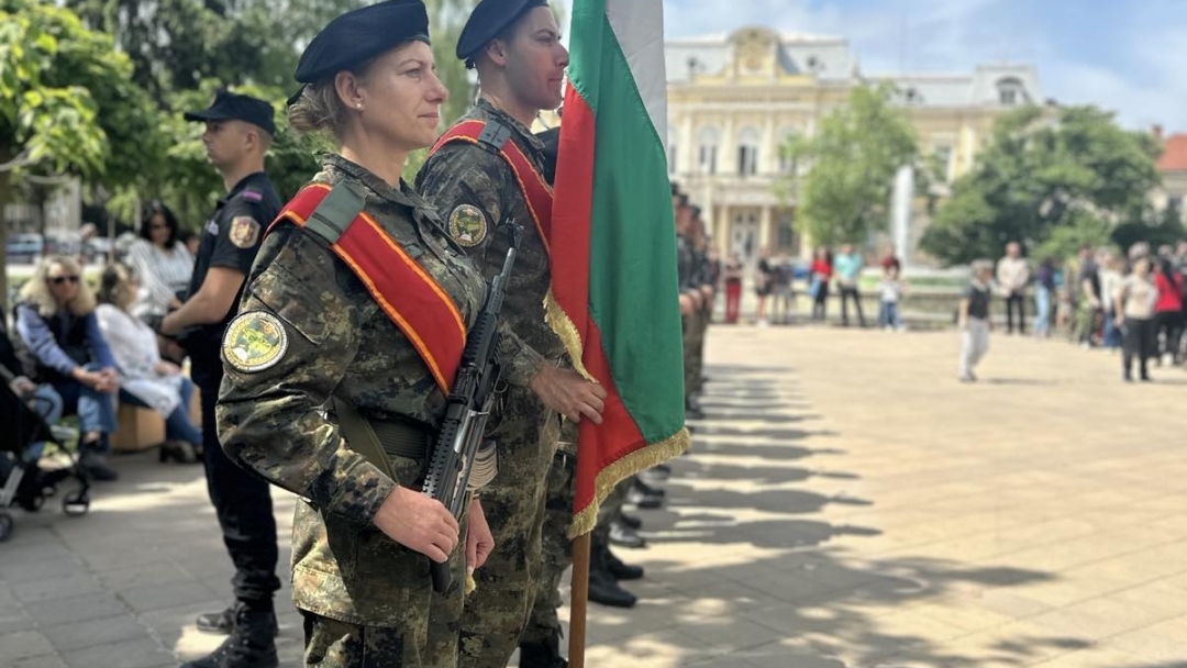 С тържествена церемония и благодарствен молебен бе отбелязан Празникът на Русе