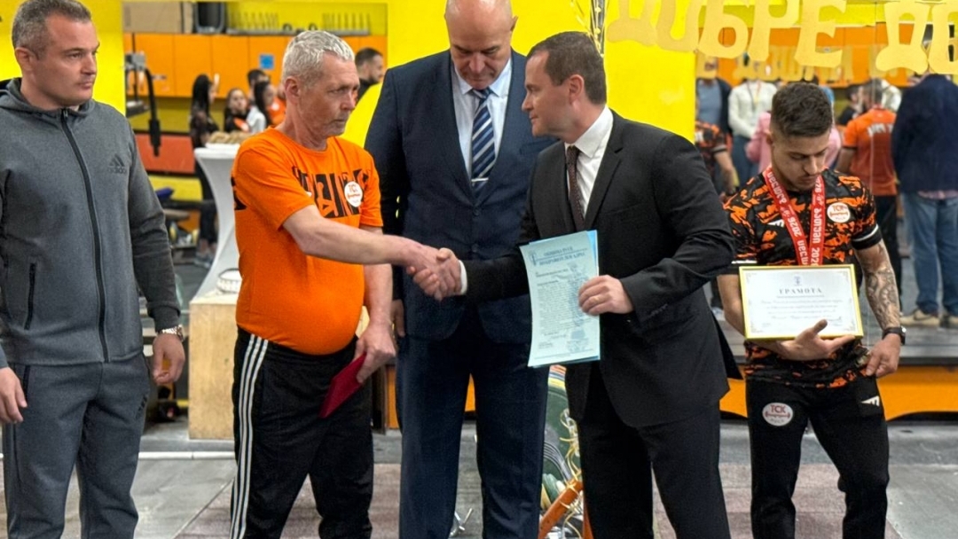 Ангел Русев и Дениз Данев с парични премии и грамоти от кмета Пенчо Милков 