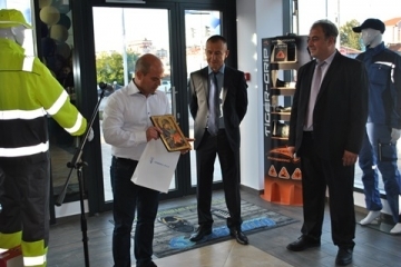 Кметът Стоилов откри новата търговска база на „Бултекс 99“  