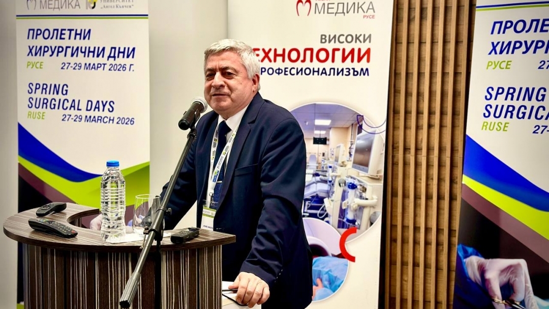 Заместник-кметът Димитър Недев приветства участниците в „Пролетни хирургични дни“ в Русе