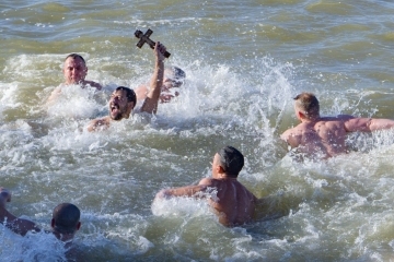 11 citizens of Ruse jumped into the Danube for the Epiphany Cross