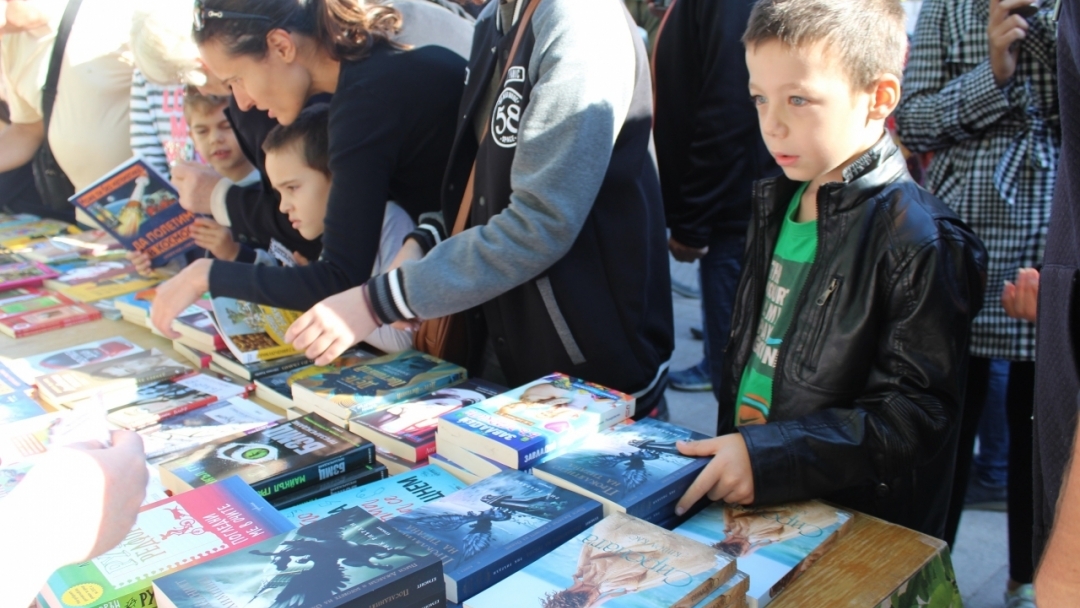 За пета поредна година в Русе се провежда  кампанията „Стара хартия за нова книга“