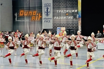 Над 800 участници представиха силата на българския фолклор в тазгодишното „Коледно надиграване“ в Русе