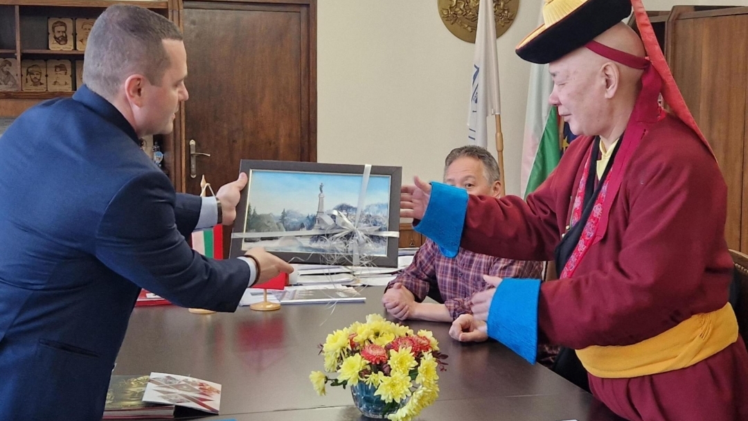 Mayor Pencho Milkov met with the Rector of the University of Traditional Mongolian Medicine prof. Kamba Lama Natsagdorj