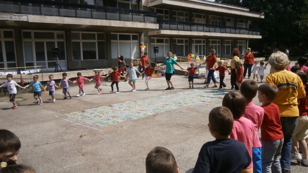 Със спортен празник и тържество завършиха учебната година  в ЦДГ „Зора”
