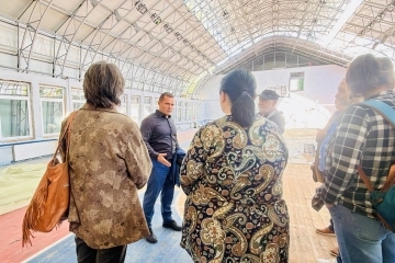 Кметът Пенчо Милков провери напредъка по ремонта на физкултурния салон в ОУ „Олимпи Панов“
