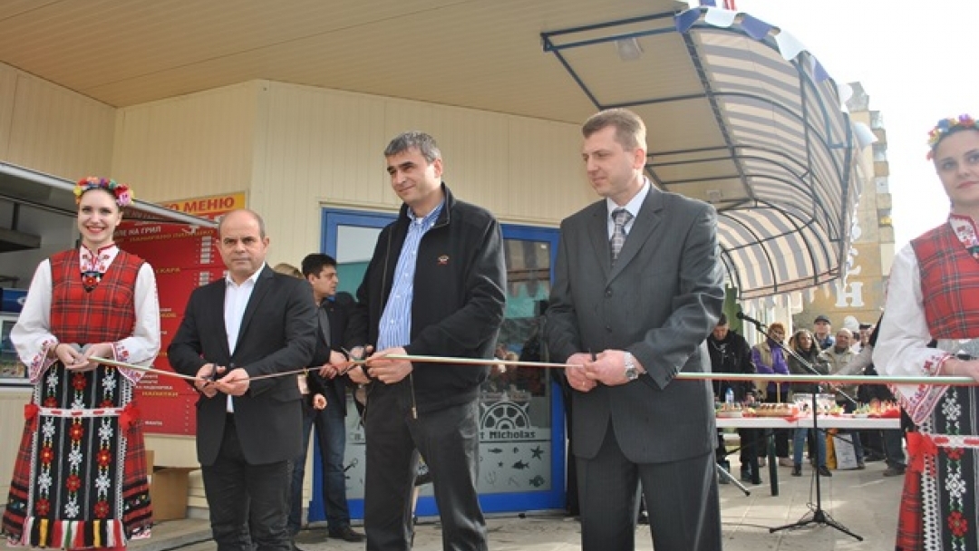  Нов търговски обект отвори врати на пазара в кв. 'Чародейка'