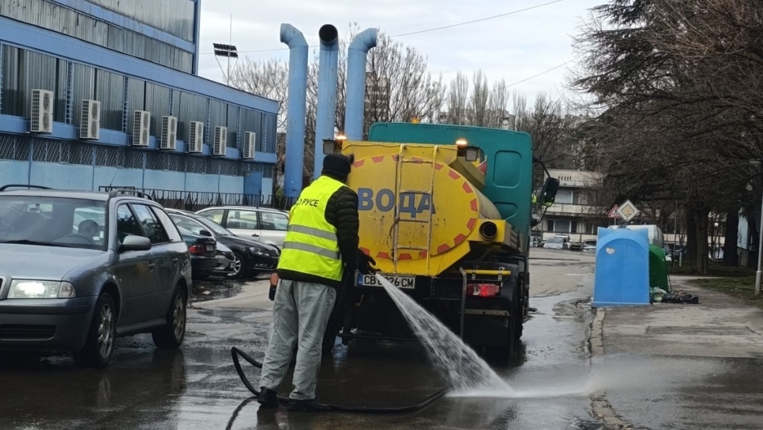 Общинските екипи извършват планирани дейности по поддържане на уличната мрежа и градската среда в Русе