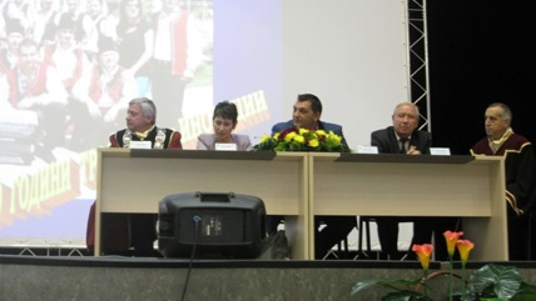 Наталия Кръстева присъства на връчването на дипломи в Русенския университет