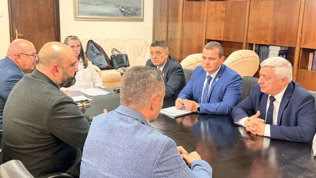 Кметът Пенчо Милков и областният управител Любомир Владимиров обсъдиха приоритетни за Русе и региона въпроси