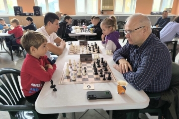 Шахматен турнир събра три поколения играчи в Общинския младежки дом в Русе