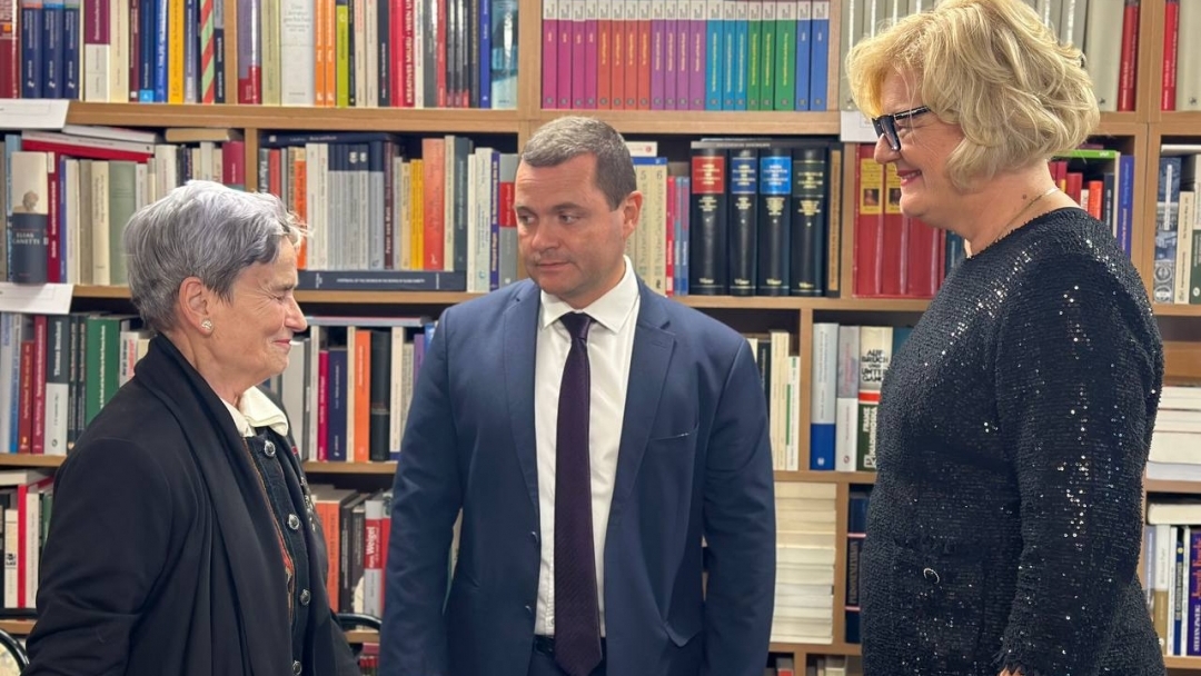 Кметът на Русе отличи проф. Пенка Ангелова за 20-годишнината на Австрийската библиотека „Елиас Канети“