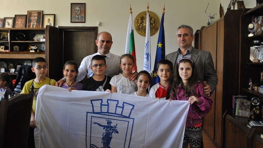 Кметът Пламен Стоилов пожела успех на малките спортисти от клуб „Акро“