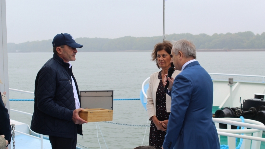 Зам.-кметът Наталия Кръстева присъства на кръщаването на нов маркиращ кораб в Русе