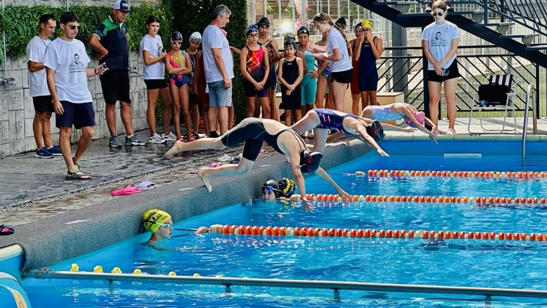 Десетото издание на турнира по плуване „Александър Русев“ събира 80 деца в двудневна надпревара