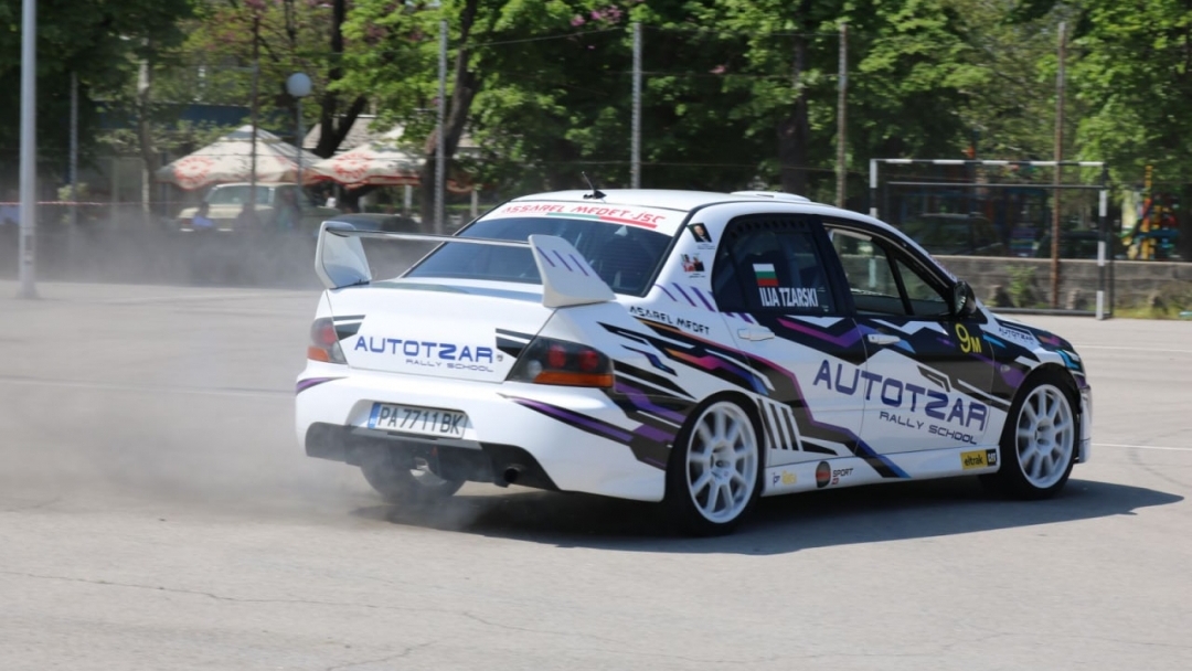 Champion racing driver Iliya Tsarski gave a lecture to students about driving responsibility