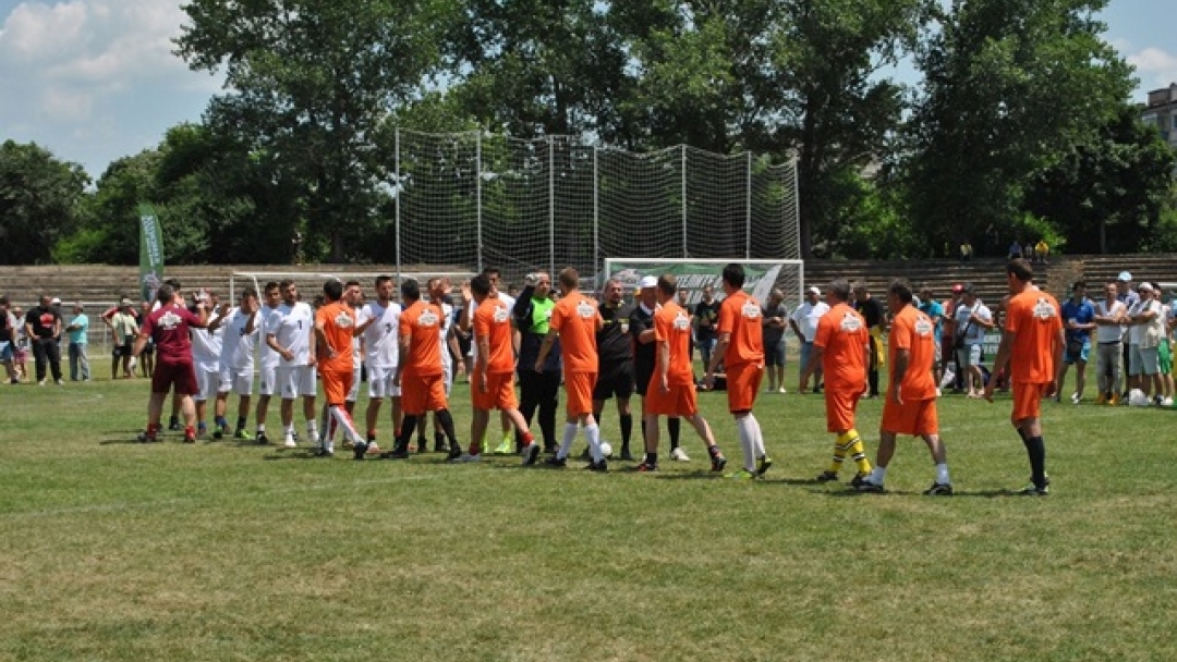 Пламен Стоилов и Трифон Иванов връчиха регионалната купа в турнира на Каменица 