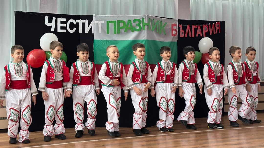 Енчо Енчев уважи празника за 3 март на ДГ „Пролет“