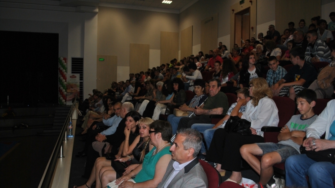 Зам.-кметът Димитър Наков уважи Спортното училище за 45-тата му годишнина